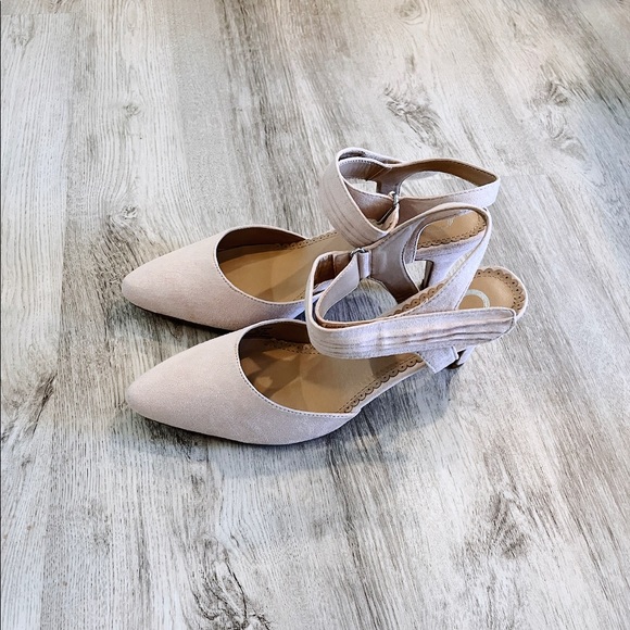 NEW Light Pink Almond Toe Strapped Heels - Picture 3 of 4